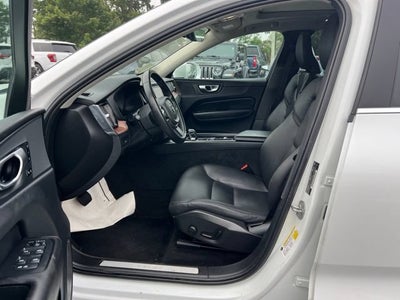 2023 Volvo XC60 Plus Bright Theme