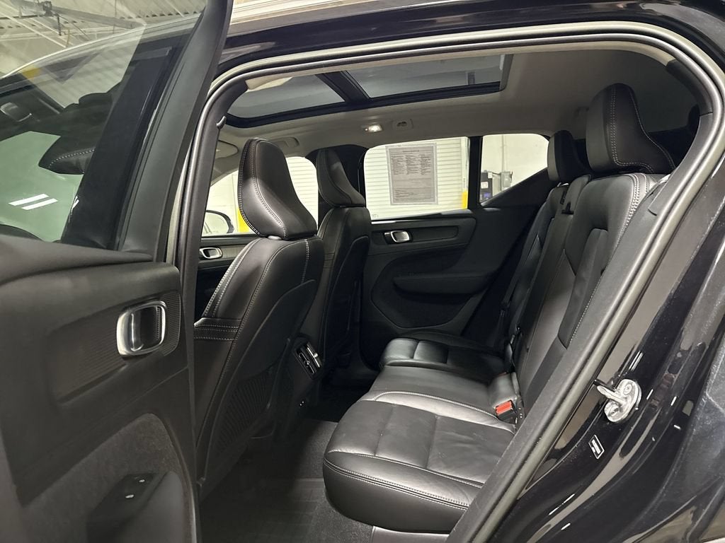 2023 Volvo XC40 Plus Bright Theme