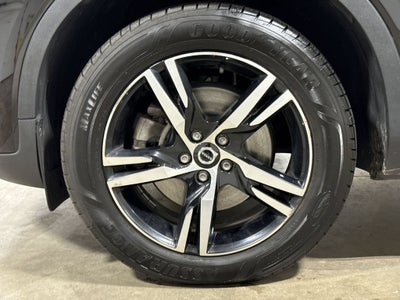 2023 Volvo XC40 Plus Bright Theme